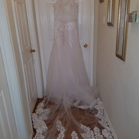 Wedding Dress - Picture 4 of 8